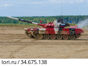 ALABINO, RUSSIA - AUGUST 27, 2020: Tank of the Russian team close-up on the tank biathlon. Fragment of the international army games in Alabino. Редакционное фото, фотограф Виктор Карасев / Фотобанк Лори