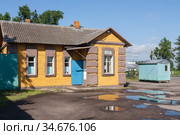 Городской общественный туалет рядом с  автостанцией в городе Переславль-Залесский (2020 год). Стоковое фото, фотограф Наталья Николаева / Фотобанк Лори