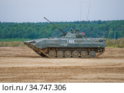 Боевая машина пехоты БМП-2 на полигоне. Фрагмент демонстрационной программы международного военного форума "Армия-2020" Редакционное фото, фотограф Виктор Карасев / Фотобанк Лори