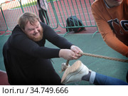 Соревнования по перетягиванию каната (2020 год). Редакционное фото, фотограф Дмитрий Неумоин / Фотобанк Лори