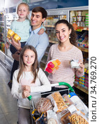 Family purchasing yoghurts in supermarket. Стоковое фото, фотограф Яков Филимонов / Фотобанк Лори