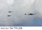 Российский дальний противолодочный самолёт (ДПЛС) Ту-142МЗ, RF-34063, именной "Александр Можайский" с аэродрома Кипелово (Северный флот). Парад ко дню ВМФ. Санкт-Петербург (2020 год). Редакционное фото, фотограф Сергей Афанасьев / Фотобанк Лори