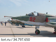 Российский бронированный дозвуковой военный самолёт-штурмовик Су-25СМ3 "Суперграч" Frogfoot на Международном авиасалоне МАКС-2019 в Жуковском, Россия, вид на носовую часть слева. Редакционное фото, фотограф Малышев Андрей / Фотобанк Лори