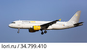 Airline Vueling plane comes in for a landing in an aeroport El Prat city of Barcelona. Board number EC-LOB (2020 год). Редакционное фото, фотограф Яков Филимонов / Фотобанк Лори