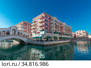 Doha, Qatar - Nov 23. 2019. Qanat Quartier residential area on Pearl Island. Редакционное фото, фотограф Володина Ольга / Фотобанк Лори