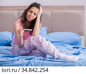 Woman with pregnancy results test. Стоковое фото, фотограф Elnur / Фотобанк Лори