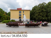Корус "Рахманинов", Муравьевский фонтан. Курортный парк. Старая Русса, Новгородская область (2020 год). Редакционное фото, фотограф Александр Щепин / Фотобанк Лори