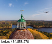 Соловки. Вертолет и маяк. Секирная гора на Соловецких островах. Россия, Архангельская область (2020 год). Стоковое фото, фотограф Яковлев Сергей / Фотобанк Лори