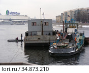 Теплоход буксир-толкач. Москва-река. Район Хамовники. Город Москва. Россия (2009 год). Редакционное фото, фотограф lana1501 / Фотобанк Лори