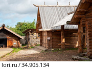 Кузница и солеварня. Музей средневекового рушанина. Старая Русса, Новгородская область (2020 год). Редакционное фото, фотограф Александр Щепин / Фотобанк Лори