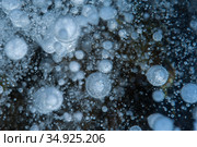 Top view white air bubbles floats. Стоковое фото, фотограф Pavel Biryukov / Фотобанк Лори