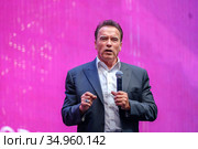 Arnold Schwarzenegger, famous actor, politician and businessman, speaks at a business forum (2019 год). Редакционное фото, фотограф Антон Гвоздиков / Фотобанк Лори