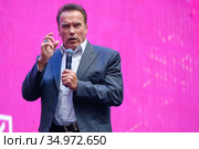 Arnold Schwarzenegger, famous actor, politician and businessman, speaks at a business forum (2019 год). Редакционное фото, фотограф Антон Гвоздиков / Фотобанк Лори