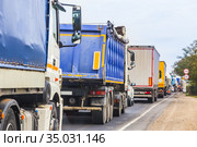 Trucks in traffic jam on the road. Стоковое фото, фотограф Юрий Бизгаймер / Фотобанк Лори