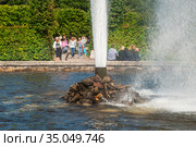 Менажерный фонтан. Петергоф, Санкт-Петербург (2012 год). Редакционное фото, фотограф Александр Щепин / Фотобанк Лори