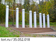 Новые современные качели в творческом парке "Муза". Светлогорск, Калининградская область (2020 год). Стоковое фото, фотограф Ирина Борсученко / Фотобанк Лори