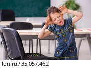Secondary school prank with sharp thumbtacks on chair. Стоковое фото, фотограф Elnur / Фотобанк Лори
