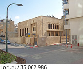 Здание синагоги Арам Цуба на улице Ааронсон,4. Тель-Авив, Израиль (2012 год). Редакционное фото, фотограф Ирина Борсученко / Фотобанк Лори