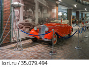 Автомобиль Mercedes-Benz 170V Cabriolet А в экспозиции музея ретротранспорта. Музей техники Вадима Задорожного. Московская область (2020 год). Редакционное фото, фотограф Виктор Карасев / Фотобанк Лори