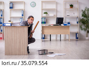 Young male employee and mousetrap in the office. Стоковое фото, фотограф Elnur / Фотобанк Лори