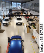 Sale of new cars Lada Kalina, Lada Granta and Vesta in the showroom (2020 год). Редакционное фото, фотограф Евгений Ткачёв / Фотобанк Лори