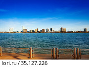 Windsor Ontario Canada from Detroit embarkment USA (2018 год). Стоковое фото, фотограф Сергей Новиков / Фотобанк Лори