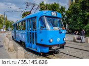 Москва, Замоскворечье, трамвай Tatra T3 едет по Садовническому проезду (2020 год). Редакционное фото, фотограф glokaya_kuzdra / Фотобанк Лори