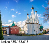 Успенская Дивная церковь и часовня в Алексеевском монастыре в Угличе (2020 год). Стоковое фото, фотограф Baturina Yuliya / Фотобанк Лори