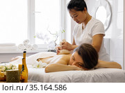 Vietnamese massage with herbal compressesa. Стоковое фото, фотограф Алексей Кузнецов / Фотобанк Лори