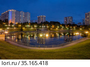 Москва, ночной вид на Малый Чертановский пруд (2020 год). Редакционное фото, фотограф glokaya_kuzdra / Фотобанк Лори