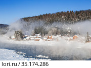 View of the winter Altai with the Biya river, Artybash village and mountains on the horizon. Altai Republic, Russia (2020 год). Стоковое фото, фотограф Наталья Волкова / Фотобанк Лори