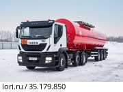 Tashla, Orenburg region, Russia - December, 18, 2019: Iveco oil truck parked in winter in snowfall. Редакционное фото, фотограф Вадим Орлов / Фотобанк Лори