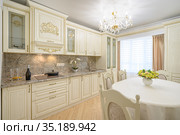 Luxury modern neoclassic beige kitchen interior. Стоковое фото, фотограф Сергей Старуш / Фотобанк Лори