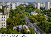 Москва, Орехово-Борисово Северное, вид сверху на Ореховский проезд (2020 год). Редакционное фото, фотограф glokaya_kuzdra / Фотобанк Лори