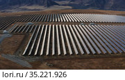Солнечная электростанция в горном Алтае. Вид с воздуха. Solar power plant in the Altai Mountains. Aerial view. Стоковое видео, видеограф Евгений Романов / Фотобанк Лори