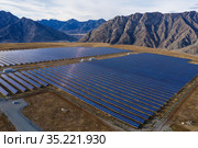 Солнечная электростанция в горном Алтае. Вид с воздуха. Solar power plant in the Altai Mountains. Aerial view. Стоковое фото, фотограф Евгений Романов / Фотобанк Лори