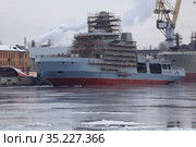 Строящийся патрульный корабль ледового класса "Иван Папанин". Санкт-Петербург. (2021 год). Стоковое фото, фотограф Роман Рожков / Фотобанк Лори
