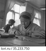 Chukotka, Uelen, bone carving workshop. Редакционное фото, фотограф Варфоломей Тетерин / Фотобанк Лори