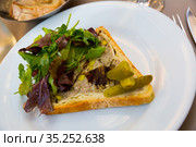 Piece of Pate en croute maison. Стоковое фото, фотограф Яков Филимонов / Фотобанк Лори
