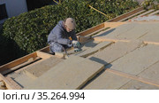 Roofing work. Installation of insulation for insulation of the roof of a private house. Стоковое видео, видеограф Константин Мерцалов / Фотобанк Лори