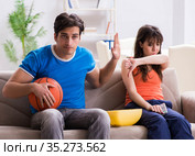 Man watching basketball with his wife. Стоковое фото, фотограф Elnur / Фотобанк Лори