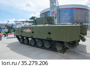 Российский новый зенитный артиллерийский комплекс 2С38 "Деривация-ПВО" на Международном военно-техническом форуме "Армия-2019", Московская область, парк "Патриот", вид слева-сзади. Редакционное фото, фотограф Малышев Андрей / Фотобанк Лори