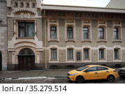 Москва дом 24 на Поварской улице (2021 год). Редакционное фото, фотограф Дмитрий Неумоин / Фотобанк Лори