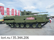 Российский зенитный артиллерийский комплекс 2С38 "Деривация-ПВО" на Международном военно-техническом форуме "Армия-2019", Московская область, парк "Патриот", вид справа. Редакционное фото, фотограф Малышев Андрей / Фотобанк Лори