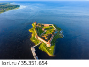 Aerial view on fortress Oreshek on island in Neva river near Shlisselburg town, Leningrad region, Russia. Стоковое фото, фотограф Mikhail Starodubov / Фотобанк Лори
