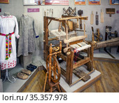 Ткацкий станок. Карельский национальный краеведческий музей. Лихославль, Тверская область (2021 год). Редакционное фото, фотограф Сергей Афанасьев / Фотобанк Лори