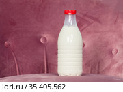 Plastic bottle with milk, one litre volume. Стоковое фото, фотограф Кекяляйнен Андрей / Фотобанк Лори