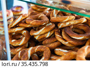 Round baked turkish bagel with sesame. Стоковое фото, фотограф Яков Филимонов / Фотобанк Лори