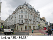 Москва. Большая Никитская улица, 31 (2020 год). Редакционное фото, фотограф Илюхина Наталья / Фотобанк Лори