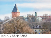 Башня Веселуха и Покровская церковь в Смоленске (2021 год). Стоковое фото, фотограф Baturina Yuliya / Фотобанк Лори